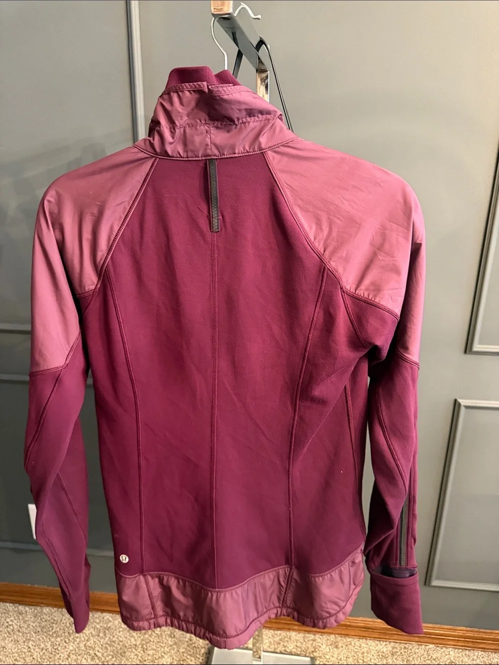 lululemon can’t stop jacket size 6?**